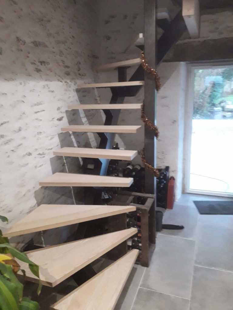 Fabrication de marches d'escalier en frêne sur Froidfond.
